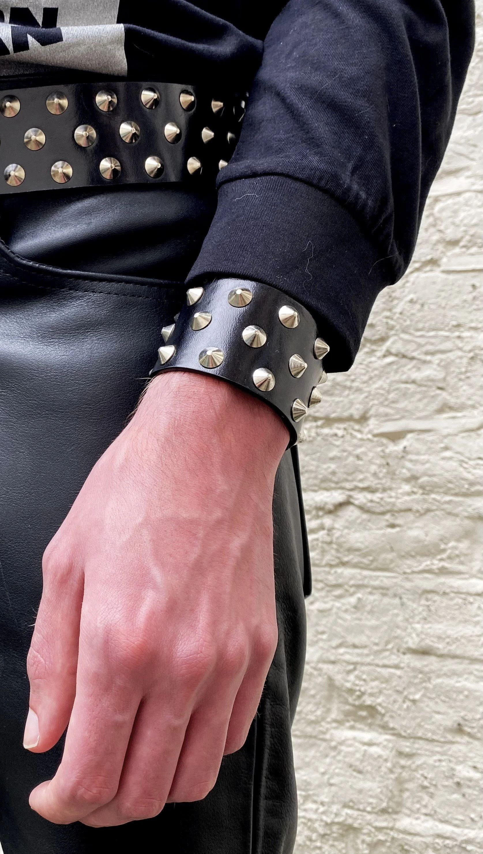 LW10 Exotica Wristband Cuff- Classic Cone Stud — The London Leatherman